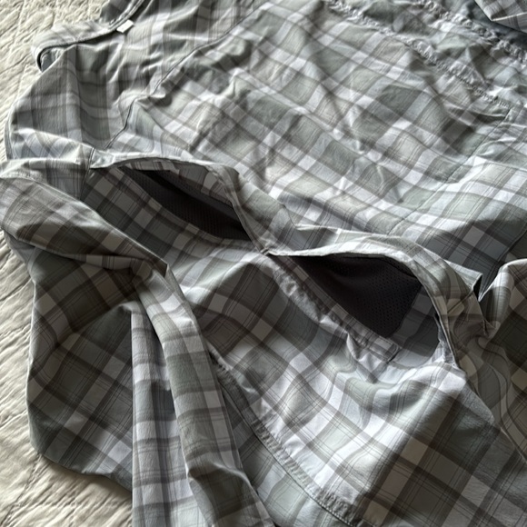 Under Armour Shirt - Picture 12 of 13